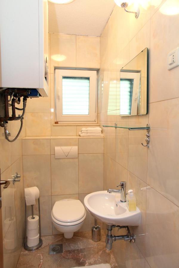 Apartment Udovicic Трогир Екстериор снимка