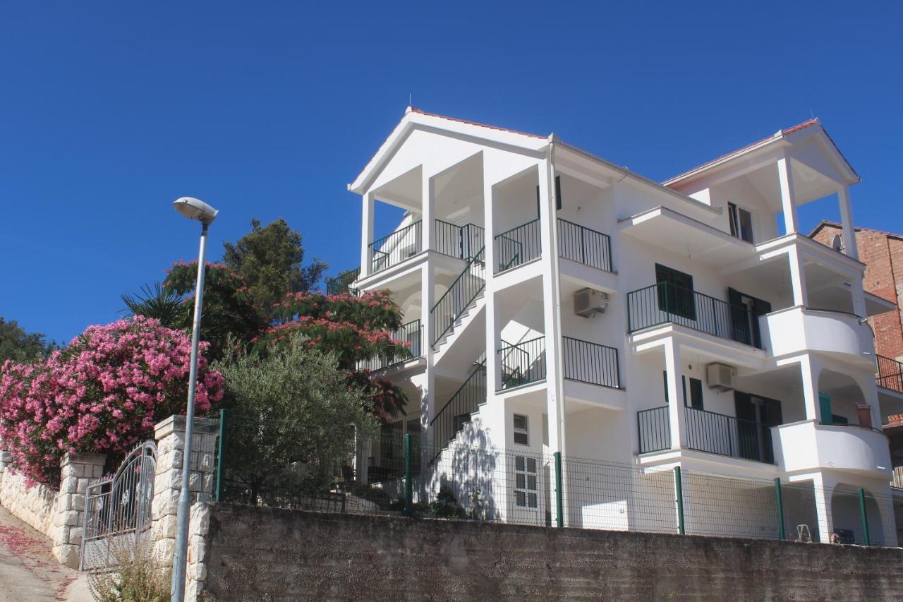 Apartment Udovicic Трогир Екстериор снимка